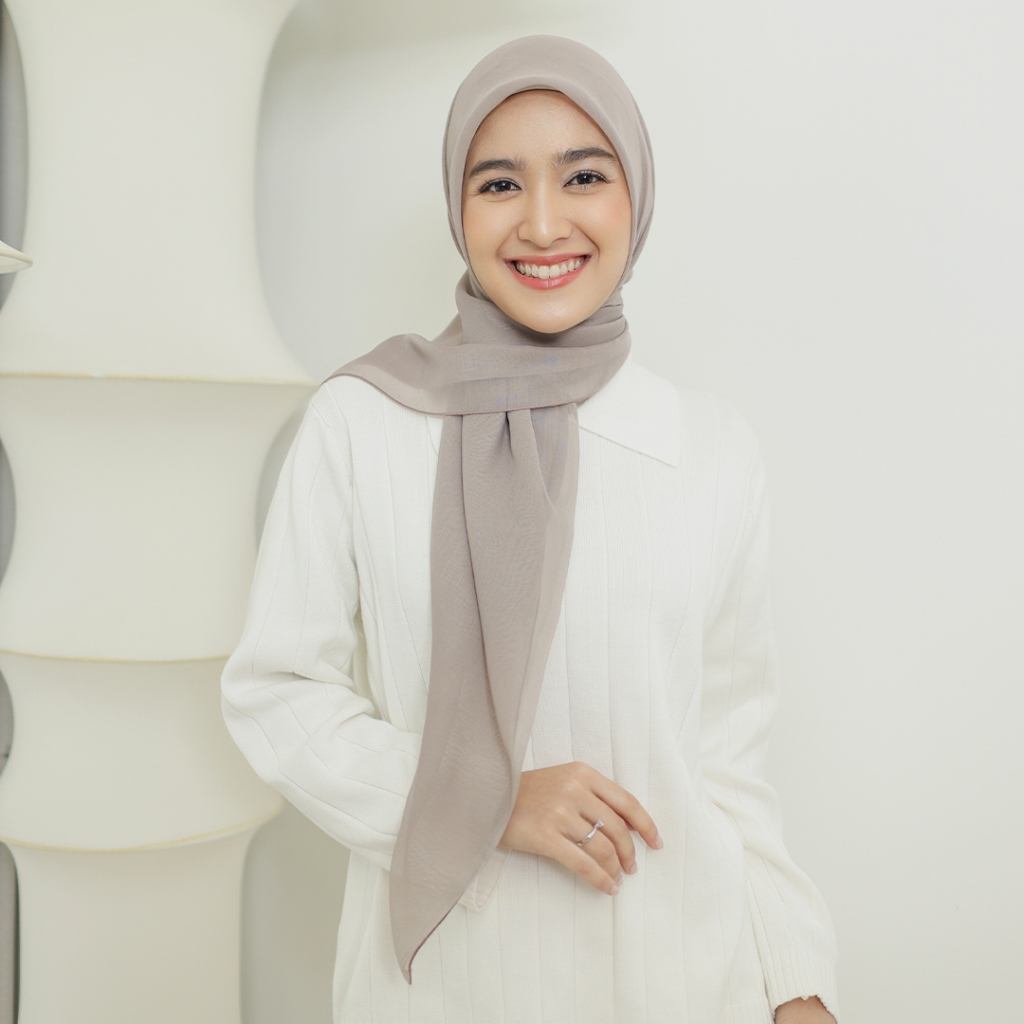 Lozy Hijab - Rara Plain Paris Japan Unfinished (Hijab Paris Polos Segiempat)