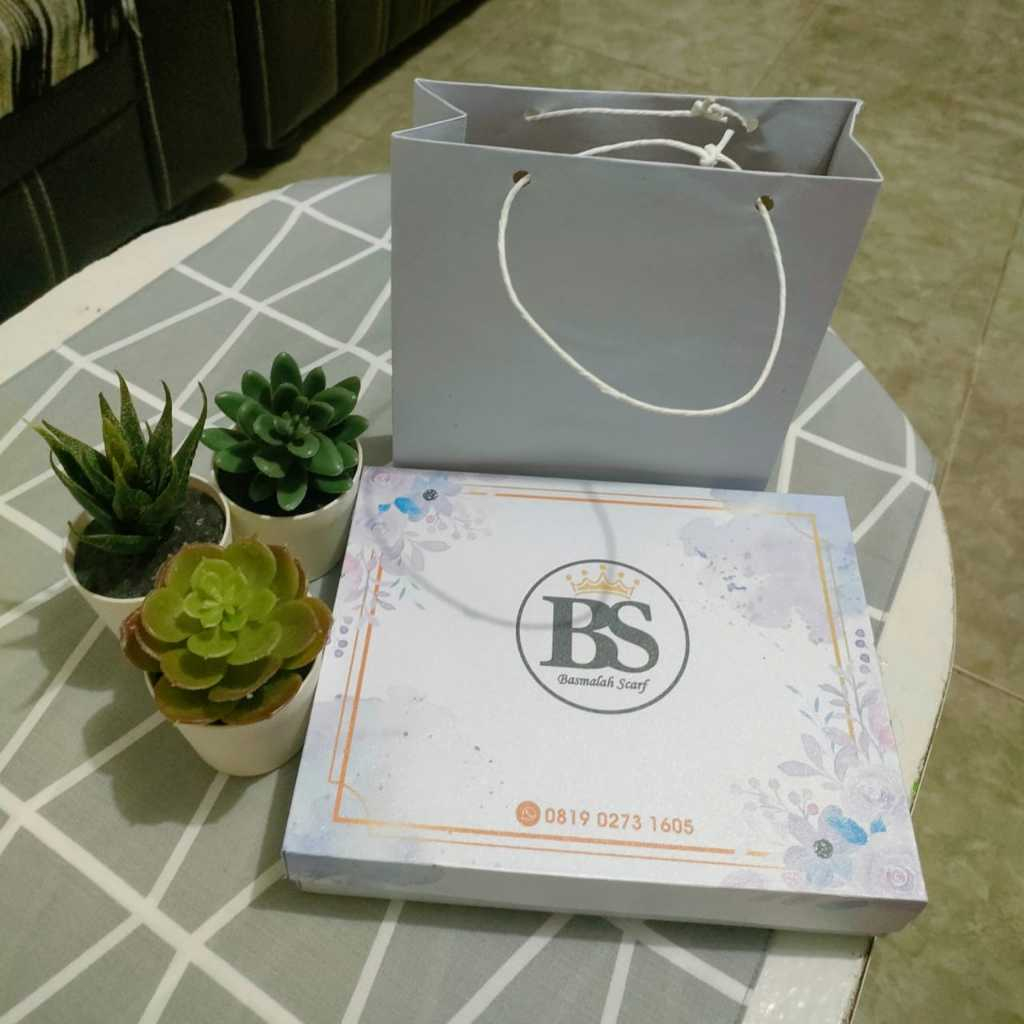 

EKSLUSIF BOX | FREE PAPER BAG | UK 20 x 4 x 15 CM | KERUDUNG BASMALAH SCARF