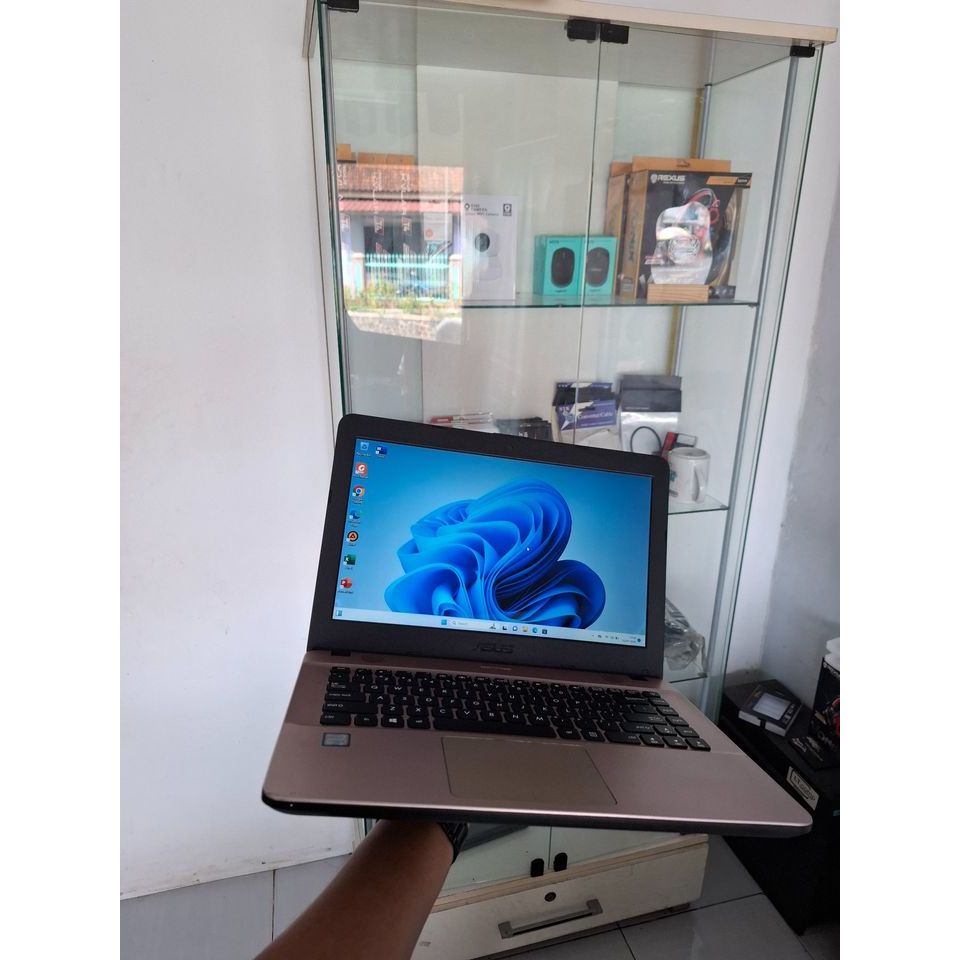 LAPTOP SECOND ASUS X441U RAM 4 SSD LIKE NEW HARGA MURAH