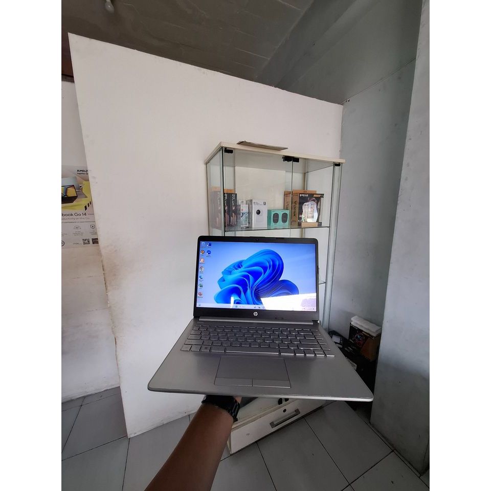 LAPTOP SECOND HP14S RAM 4 GB KEYBOARD BACK LIGHT SLIM HARGA MURAH