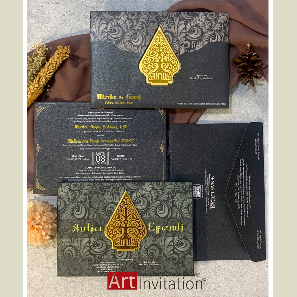 Undangan Pernikahan Jawa Hard Cover Single Board Plus Amplop Emblem Wayang Gold Size 14 x 20 cm