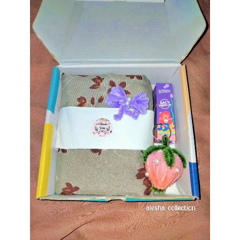 

Hampers Hadiah Kado Ulang Tahun Wisuda Wedding Hijab Bros Ganci Parfum Murah Unik