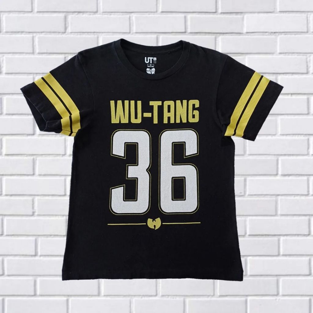 KAOS RAPER WU-TANG BY UNIQLO ORIGINAL, SIZE S-M (SECOND BRANDED) HITAM, TS0323