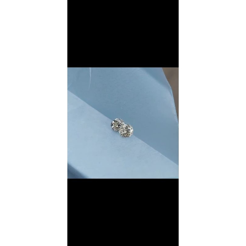 Berlian banjar Natural diamond 2pcs(biji) berat 0,36 crt (est) dimesni 3,7mm