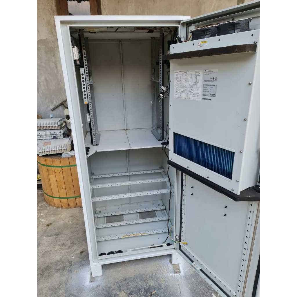 RACK SERVER CABINET OUTDOOR 1 PINTU