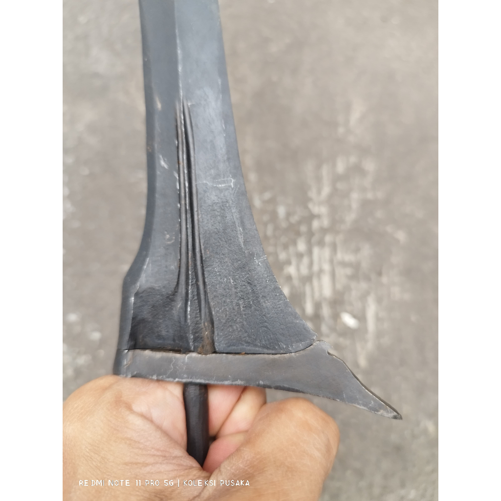 Keris Jalak Sangu Tumpeng pamor Keleng