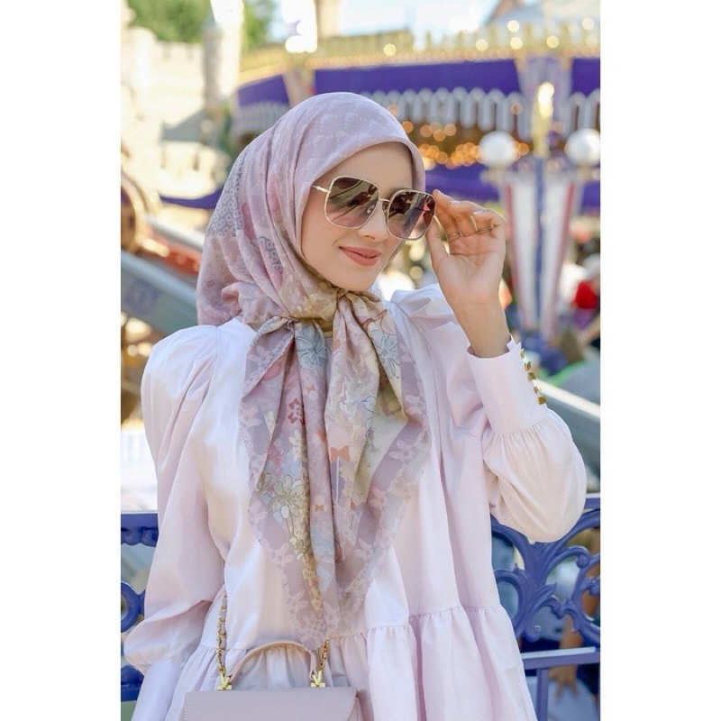 The Dream Park Viola Buttonscarves NEW