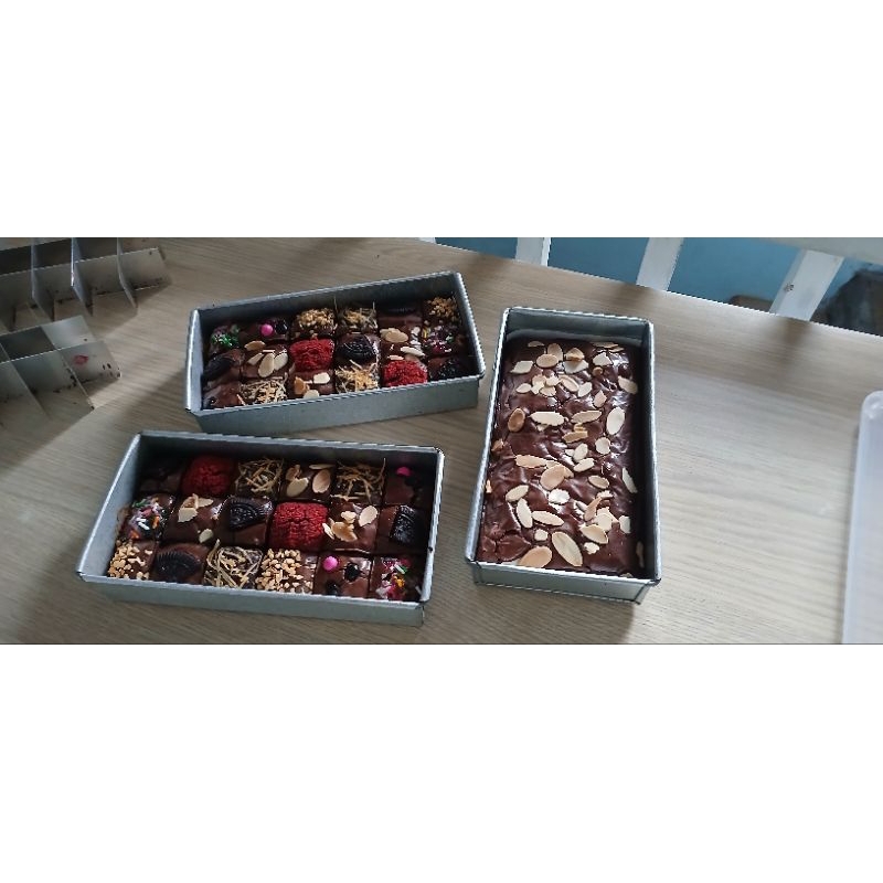 

fudgy brownies sekat panggang ukuran 20x10 isi 18 pcs