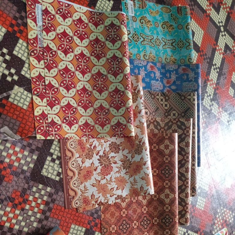 

Kertas kado batik bisa pilih motif