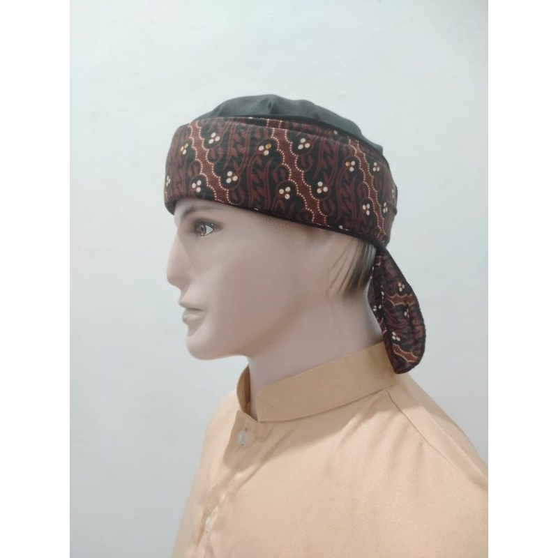 peci ikat motif batik