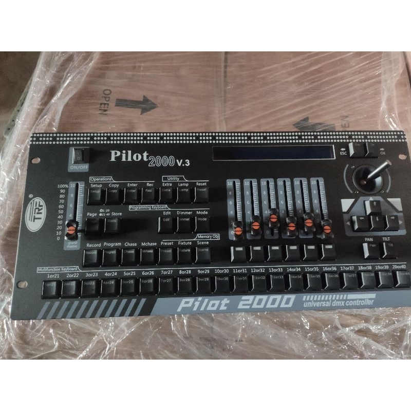 MIXER CONTROLLER  LAMPU DMX PILOT 2000