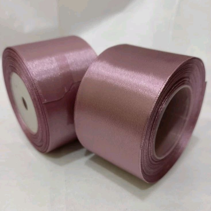 

Pita satin peach 1.5 inch / 4 cm Per roll pita kado pita bucket bunga