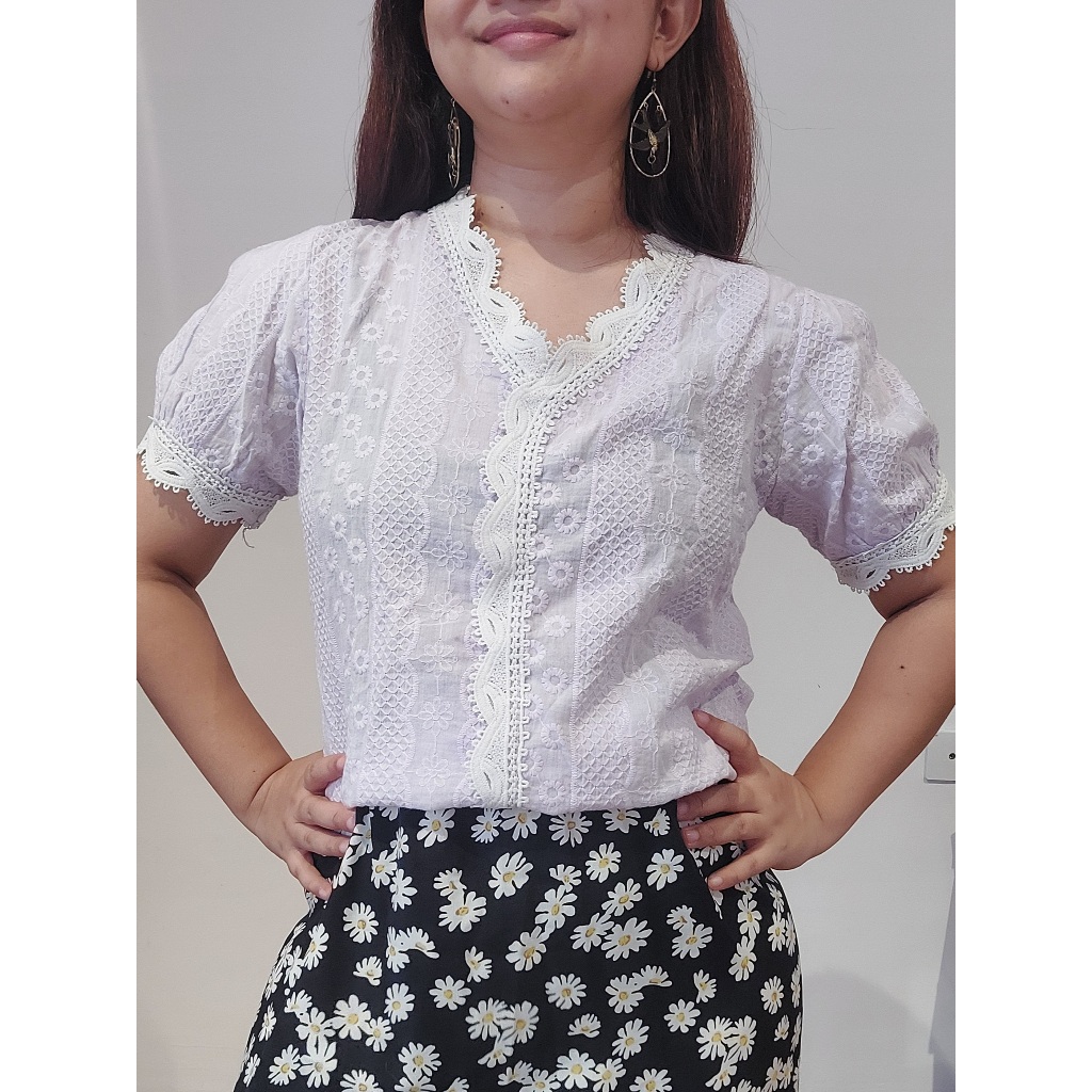 [Preloved] YIXI Puffy Sleeves Embroidered Blouse - Atasan Lengan Pendek Model Balon dengan Bordir