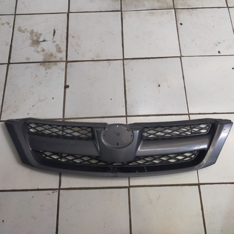 grill Innova tahun 2004-2007 second copotan original