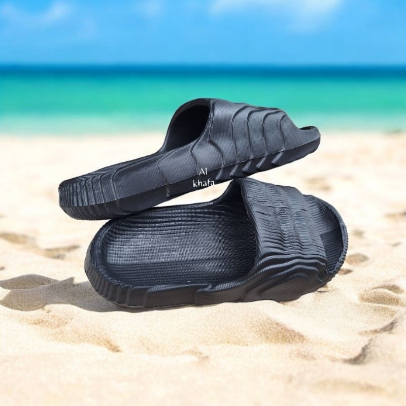 sandal slop pria hitam putih senyawa gosome