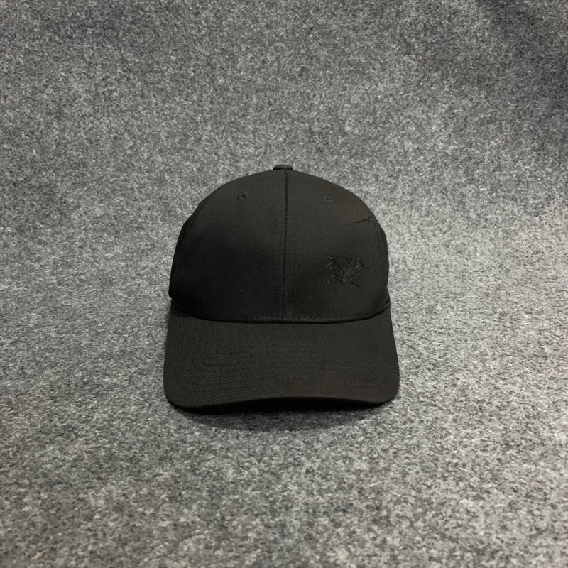 Topi Arcteryx Black On Black Fitted Original - Topi Arcteryx Second - Topi Gunung