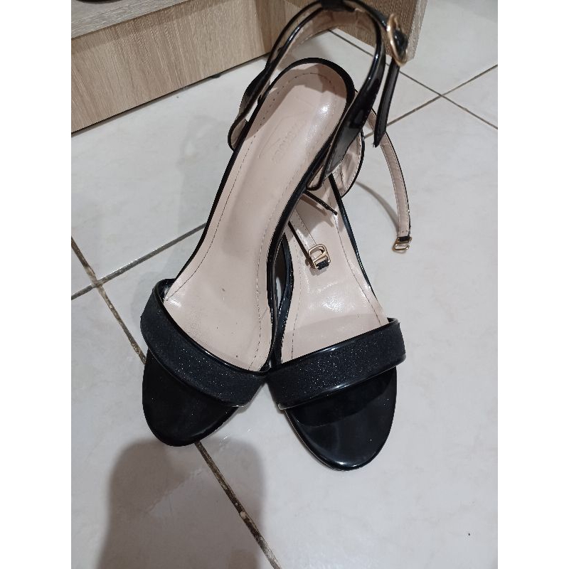 preloved sepatu pesta hitam