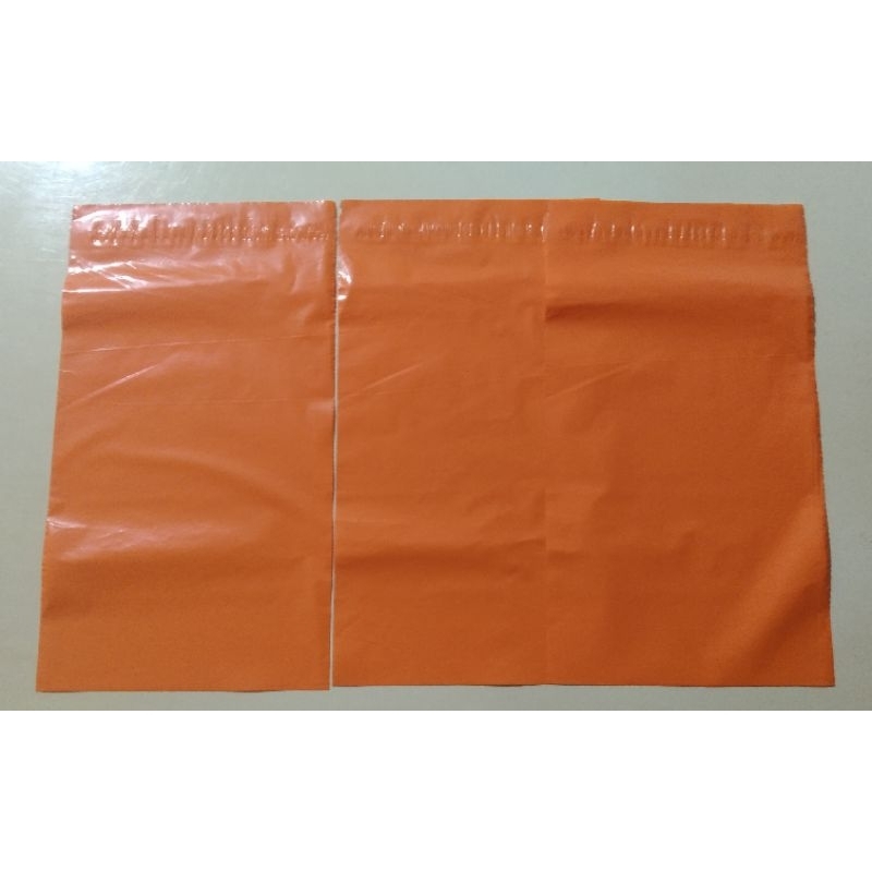 

Plastik Packing Polymailer Glossy Ukuran 17X30CM Warna Orange