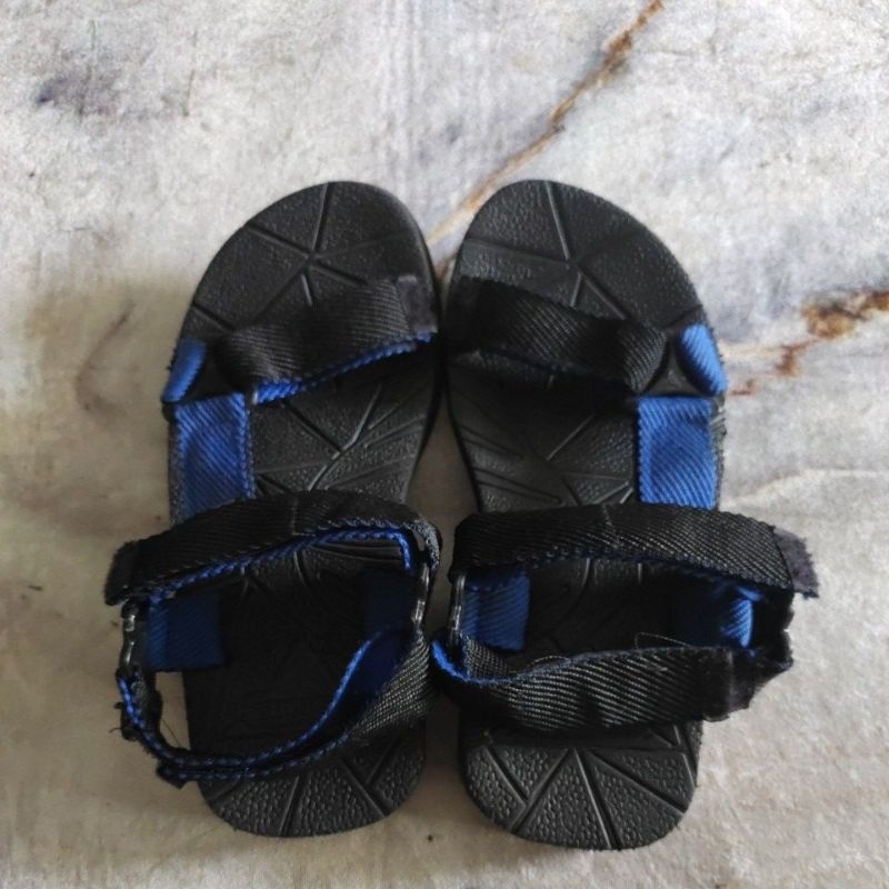 Preloved sendal eiger