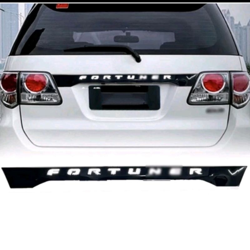 trunklid/list bagasi fortuner 2010-2015 LED