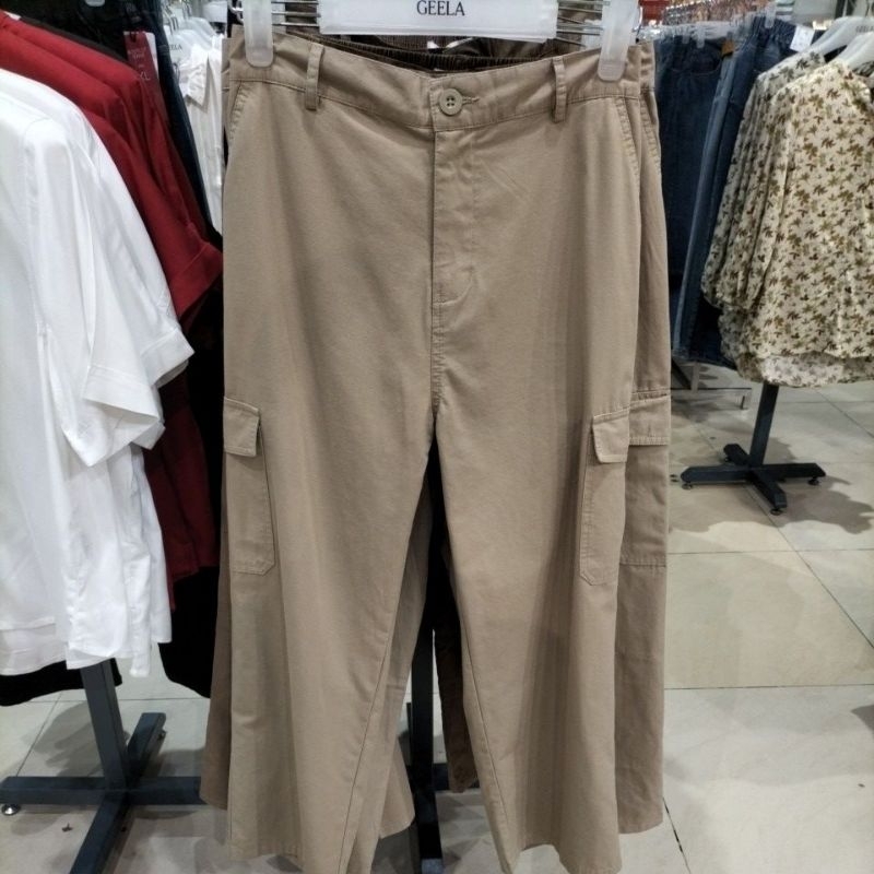 NEW ARRIVAL LARA CARGO PANTS GEELA