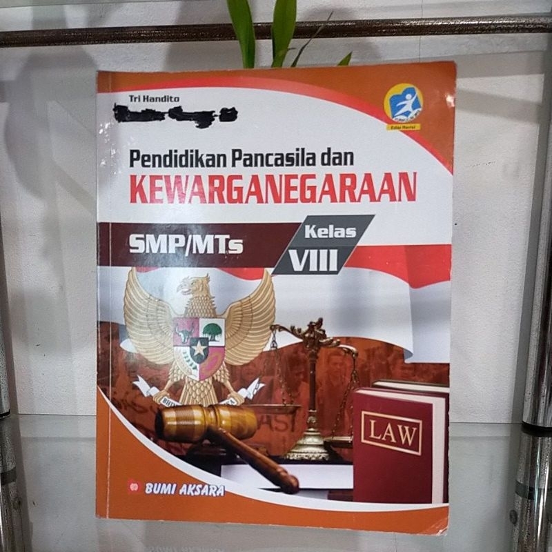 

Buku Pendidikan Pancasila dan Kewarganegaraan kelas 8
