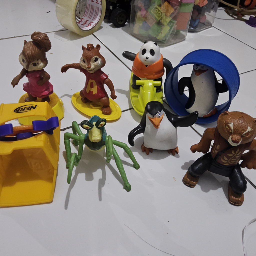 Mainan Satuan mcd (Madagascar, Kungfu Panda, Chipmunk, We Bare Bears, Nerf)