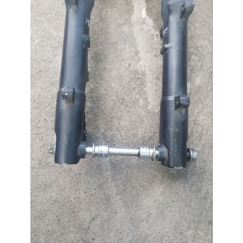 Segitiga set Shock depan Supra GTR