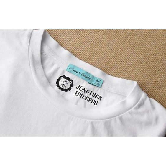 

Stiker Label Nama Kain Baju/ Sablon Setrika Sticker Iron Custom Tulisan/setiker setrika Label DTF / Uk. 1x4 cm