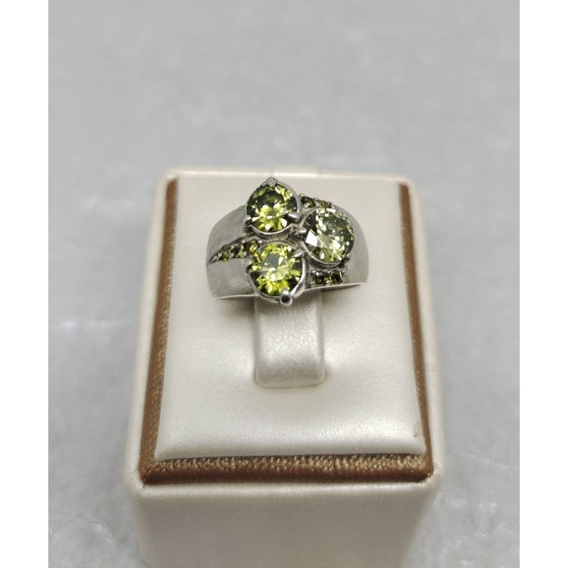 Cincin batu peridot ikat perak