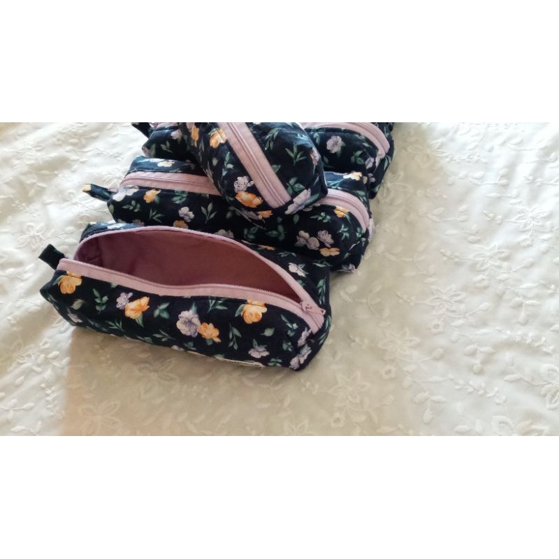 

tempat pensil (pencil case) / pouch