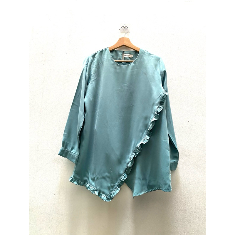 Preloved Kamila Wardrobe Blouse