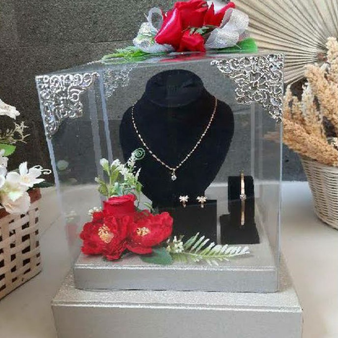 

Super Kotak hantaran maskawin kompit tempat meskawin seserahan pernikahan fullsetVVSet Hantaran Seserahan Perkawinan Tempat Perhiasan Komplit Tempat Perhiasan Seserahan Kalung Gelang Cincin Tempat Perhiasan