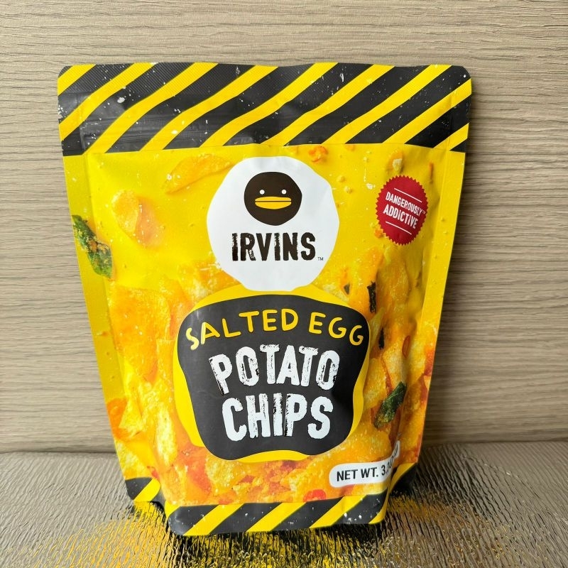

Ay00! IRVINS SALTED EGG 95GRAM FISH SKIN SALMON SKIN POTATO CHIPS KERIPIK KERUPUK VIRAL