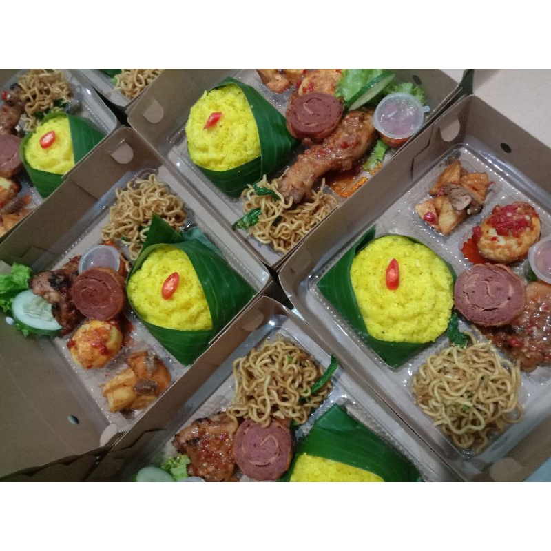 

Nasi kuning box komplit