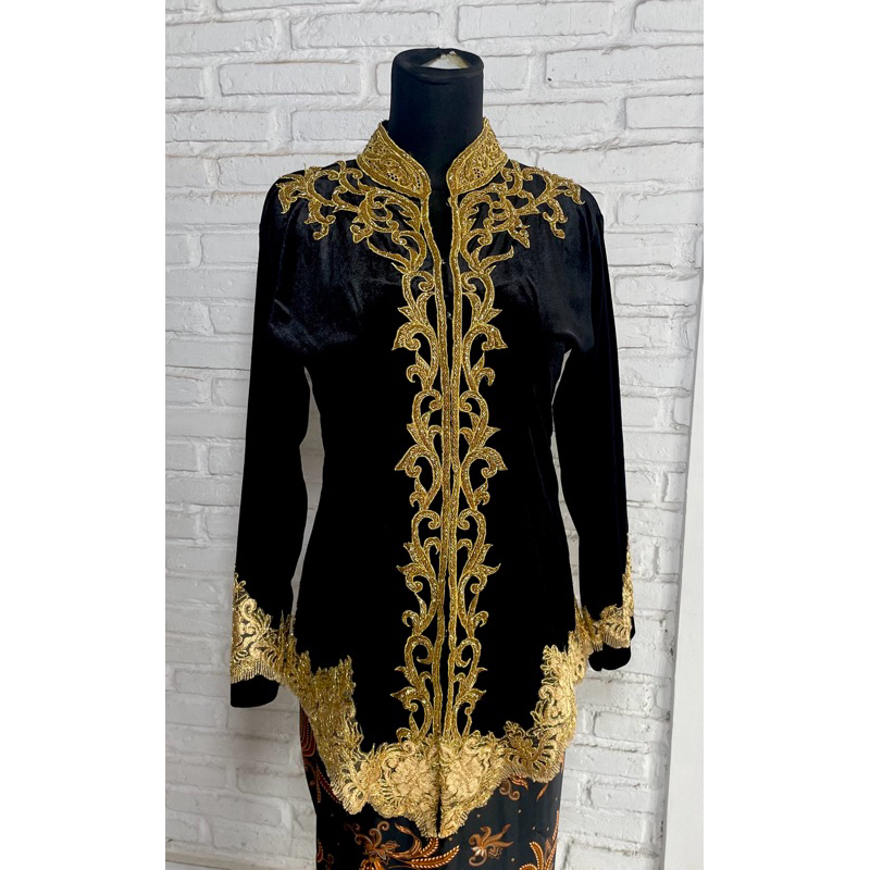 kebaya bludru preloved