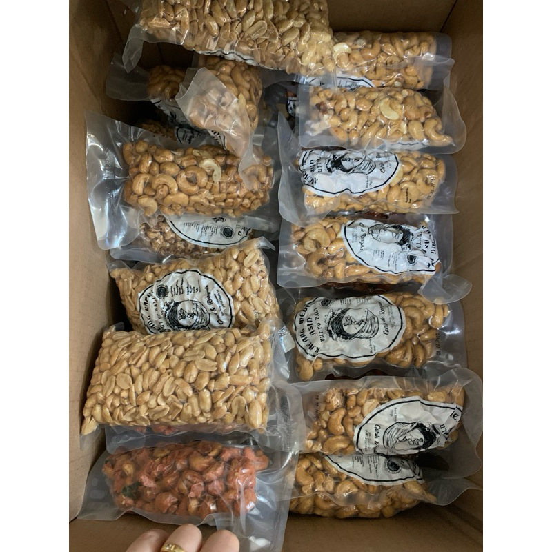 

KACANG PUTTO BALI KAPRI ASIN PEDAS METE MEDE CASHEW DISCO TELUR MEDAN PALAPA