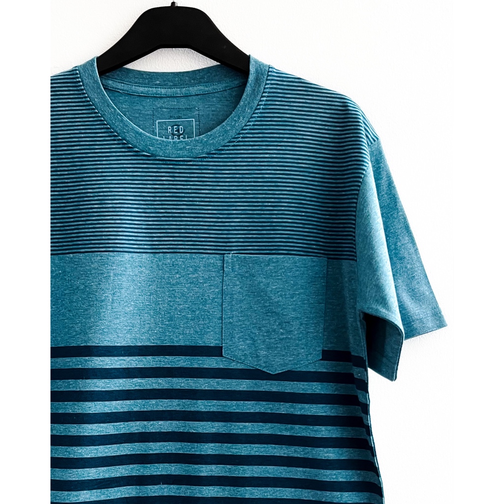 Kaos/T-Shirt Red Label Biru Tutone Print Garis Garis & Kantong