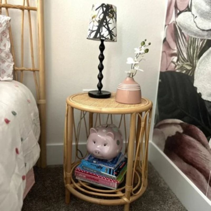 MEJA BULAT MINIMALIS