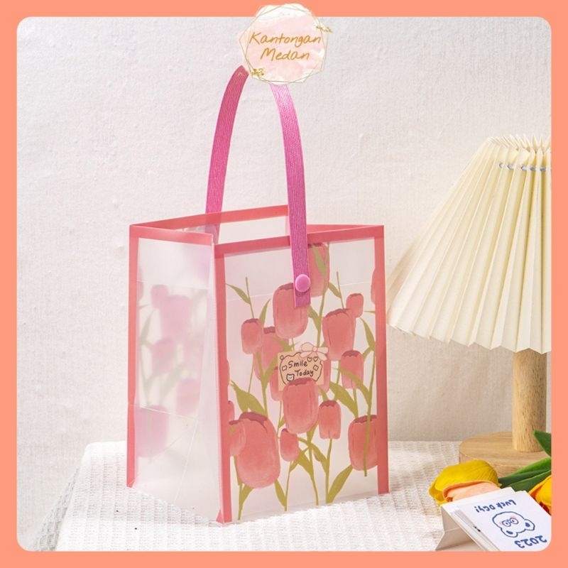 

Tas Mika Pink Bunga Lily Doff PVC HAMPERS GOODIE BAG