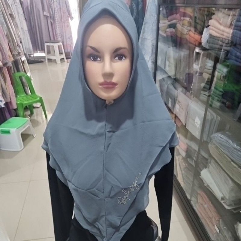 Bergo merk Qalisya