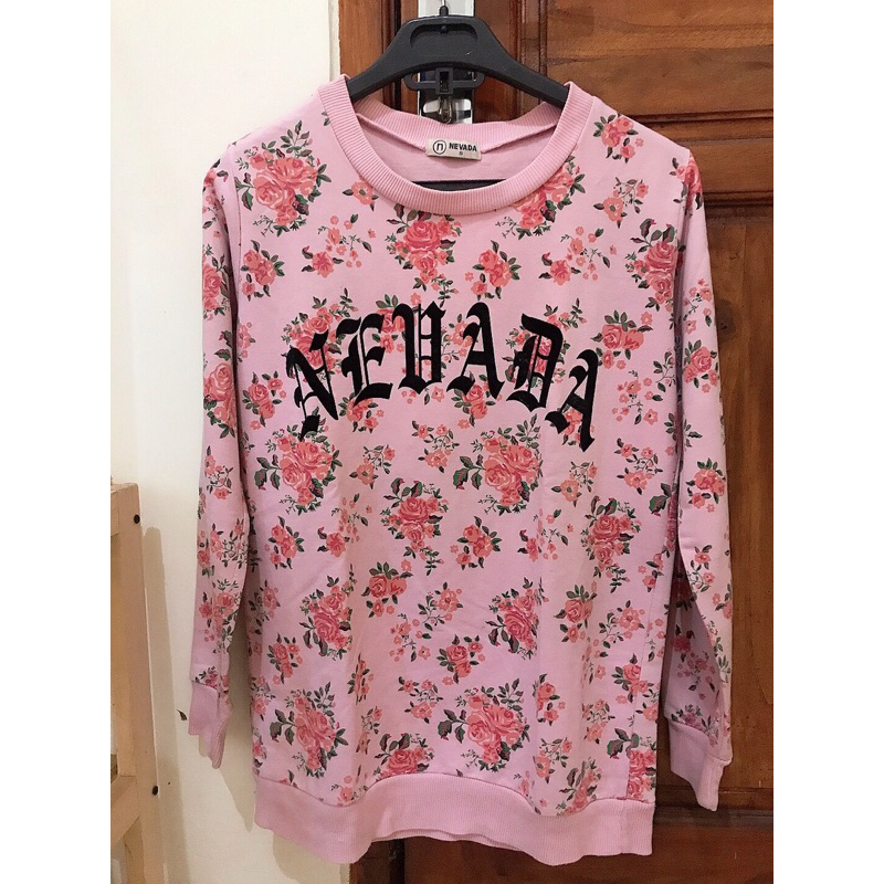 Preloved second sweater crewneck branded NEVADA