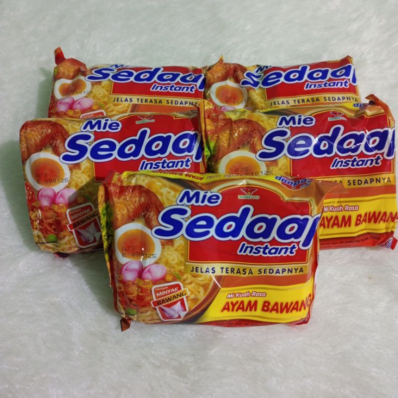 

Sedaap Mi Instan Ayam Bawang 70g (isi 5 bungkus)