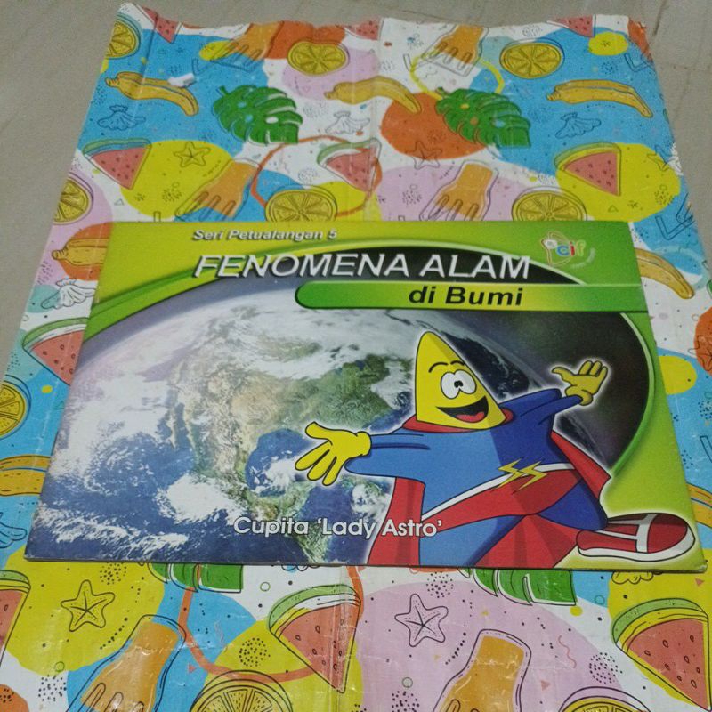 Buku seri petualangan Antariksa 5 - Fenomena alam Di Bumi