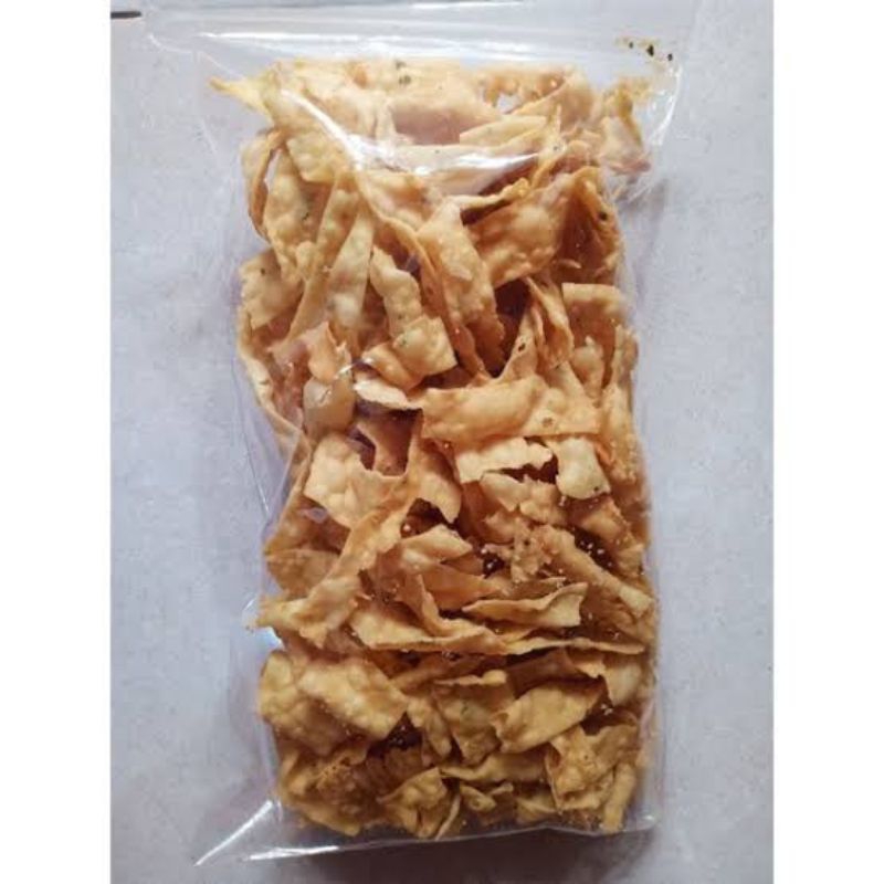 

Kue bawang/kripik bawang/kerupuk bawang