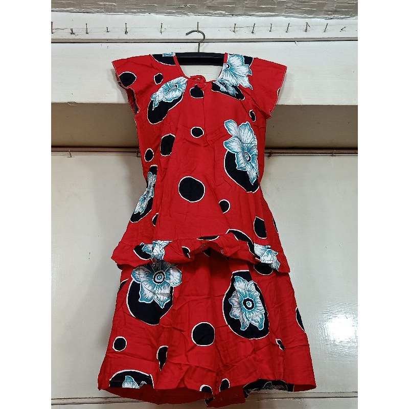 Setelan hotpants standar gajah putih