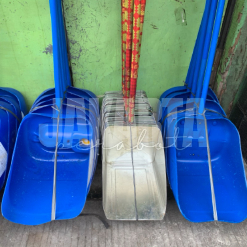 pengki kaleng murah / pengki seng gagang kayu serokan sampah pengki tradisional Serok Sampah Pengki 