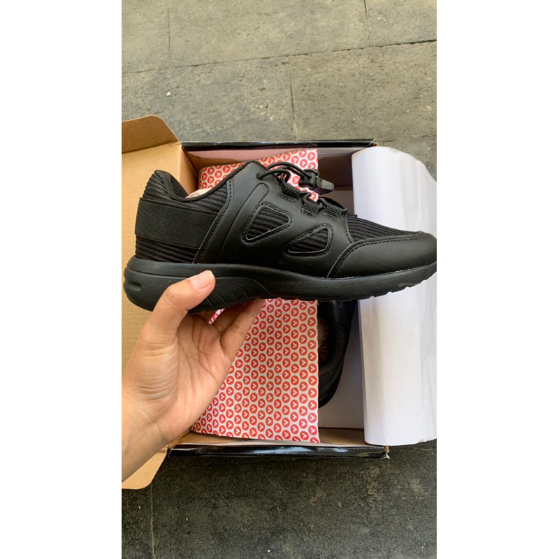 BARU SEPATU ANAK SEKOLAH WARNA HITAM AIRWALK