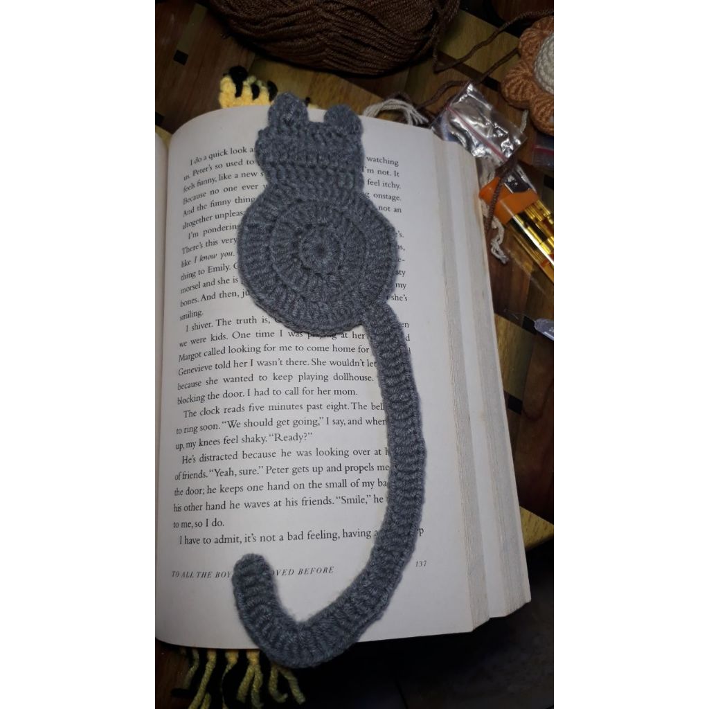 

Pembatas buku rajut kucing | Cat Crochet Bookmark