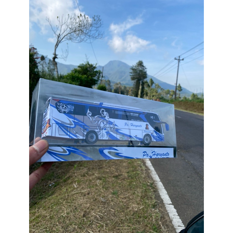 Miniatur bus po haryanto